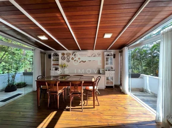 Imagem Cond Chác Granja Velha: 02 casas independentes em uma. Muito jardim!