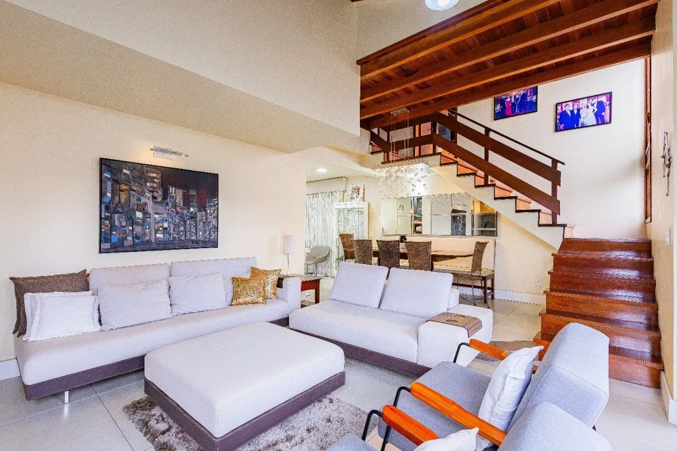 Imagem Casa de 4 dormitórios e 208m² à venda no Bairro Jardim Botânico, Porto Alegre.