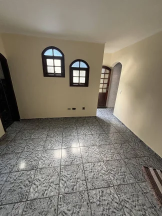 Imagem Sobrado com 2 suítes com garagem - Próximo Praça Sampaio Vidal