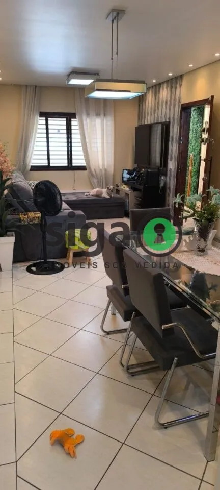 Imagem Casa Espaçosa com 3 Quartos, Suíte, Quintal e Churrasqueira em Localização Privilegiada