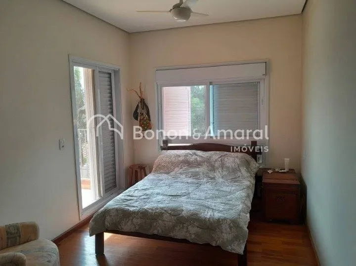 Imagem Casa de Condomínio com 250 m² e 4 Quartos