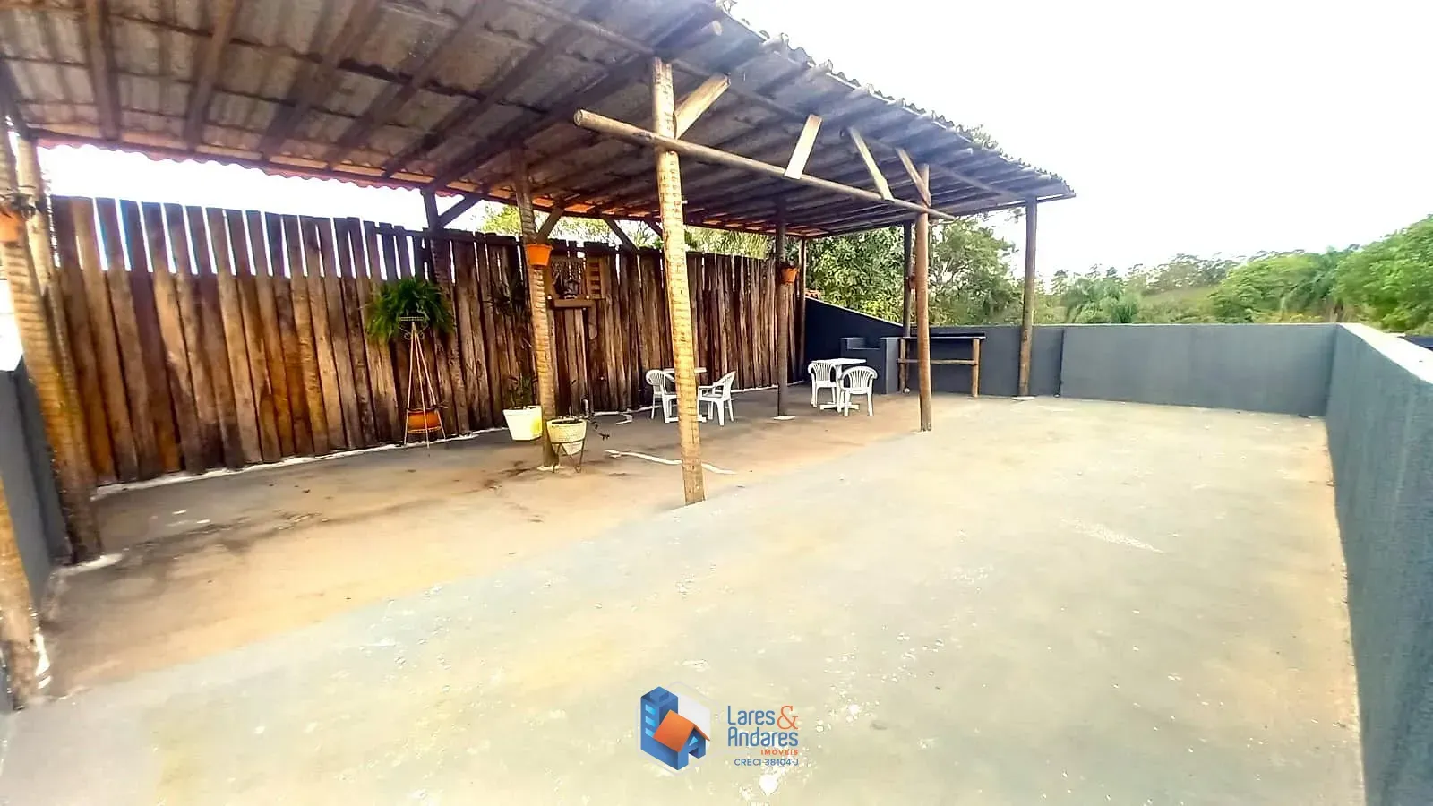 Imagem CASA DE CAMPO EM COND COM 720 m² 3 DORM 2 SALAS SENDO DUAS CASAS, PISCINA E CHURRASQUEIRA COM 5 VAGAS - COND. PORTAL DE IBIÚNA - SP