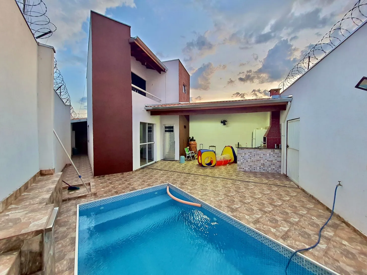 Imagem Comercial à venda 1 Quarto, 1 Suite, 1 Vaga, 467.52M², Jardim Baronesa, Taubaté - SP