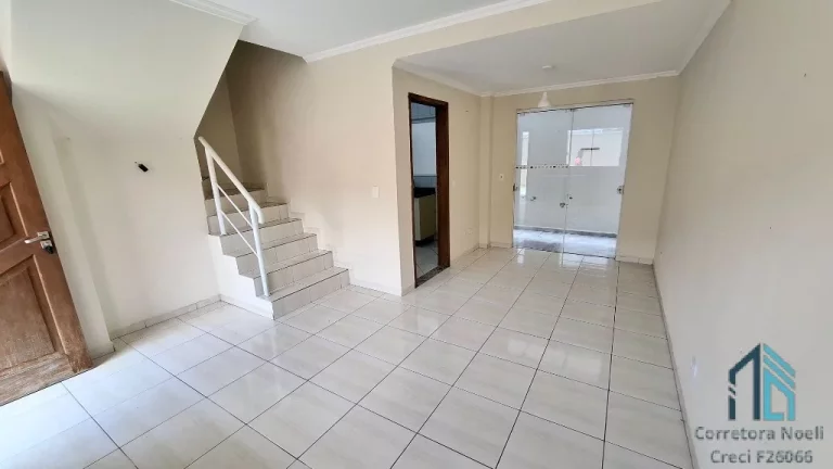 Imagem Sobrado em condomínio fechado 03 quartos c/suíte, desocupado no Uberaba em Curitiba PR