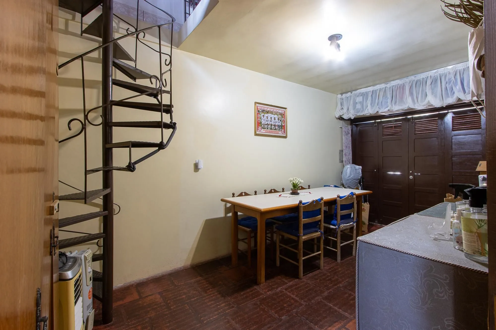 Imagem **Casa de 05 dormitórios, 03 suítes, 06 Banheiros, com 315,10m² privativos na Vila Conceição, Porto Alegre, RS**