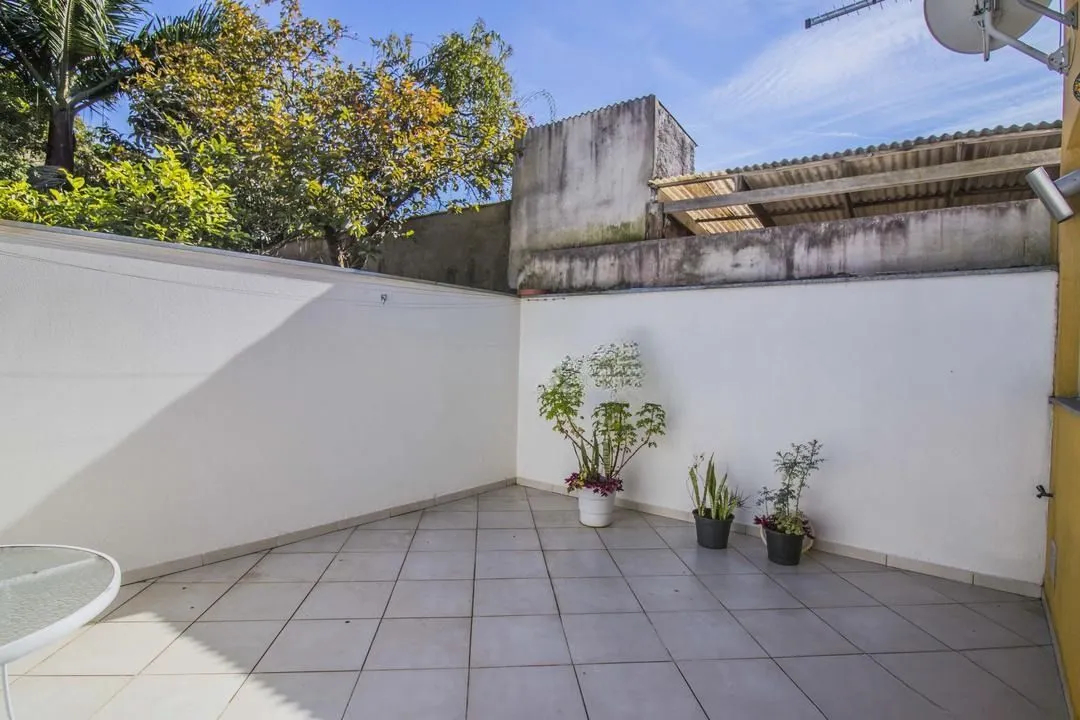 Imagem Casa em condomínio com pátio e suíte - Jardim São Pedro, POA