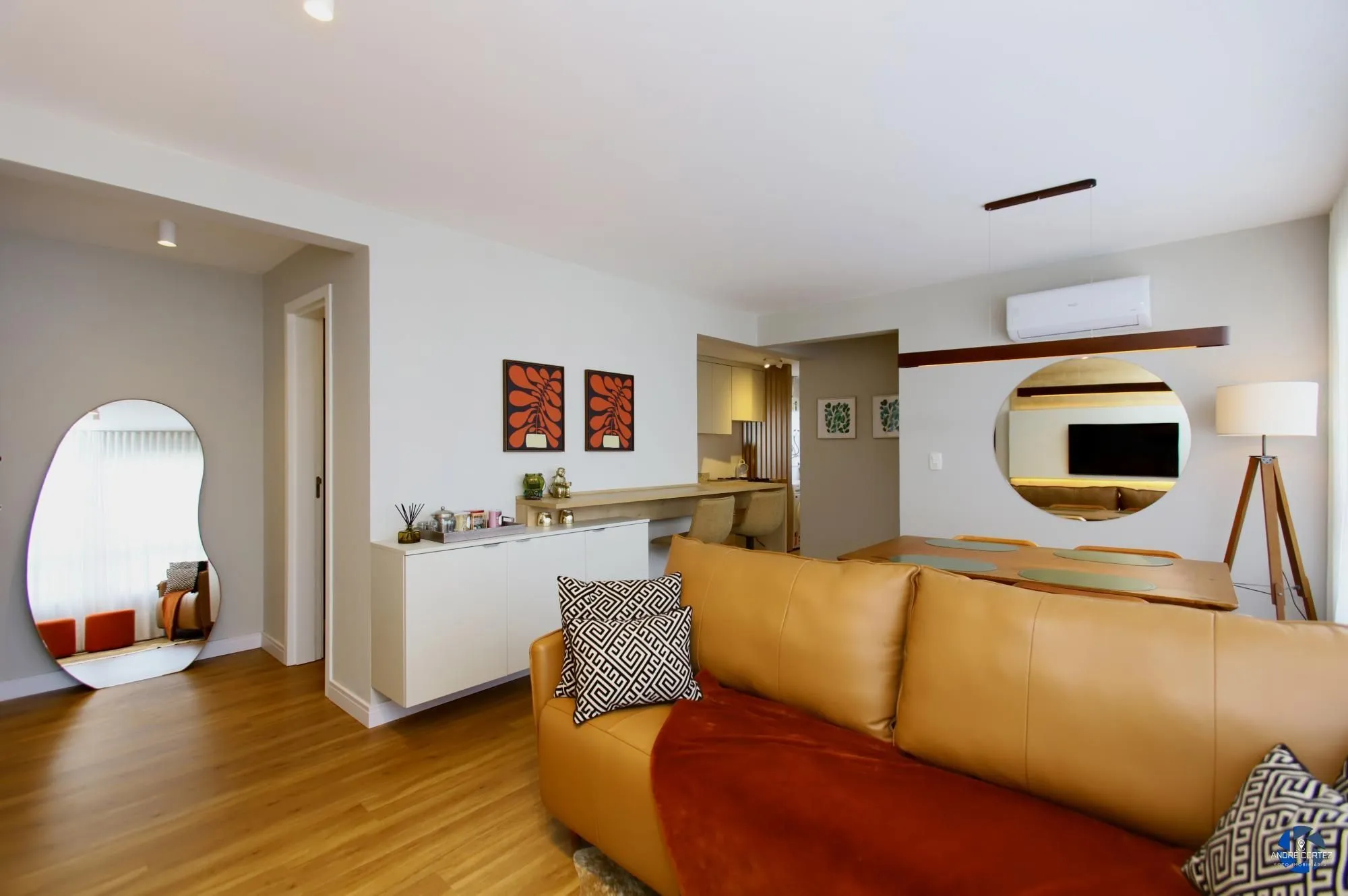 Imagem Apartamento 1 dormitório, 54 metros privativos semi mobiliado, elevadores