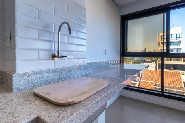Imagem Apartamento com 1 dormitório suíte, lavabo, sala de jantar, sala de estar, cozinha, área de servi...