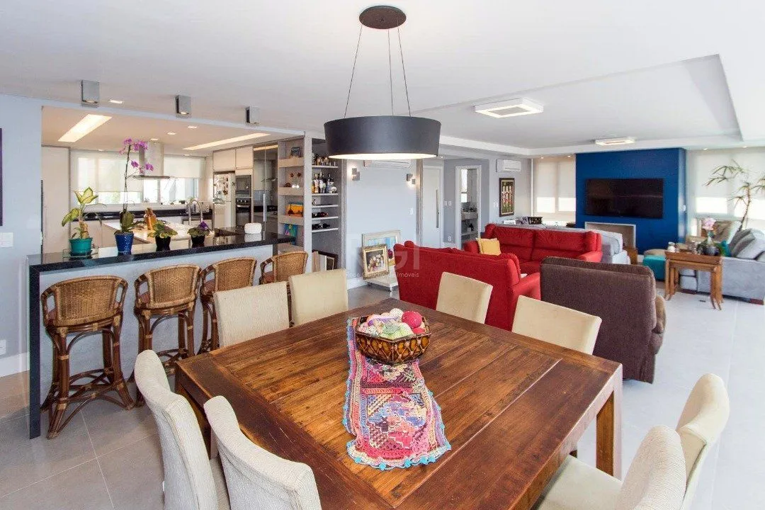 Imagem Cobertura para Venda - 230.43m², 3 dormitórios, sendo 3 suites, 2 vagas - Menino Deus