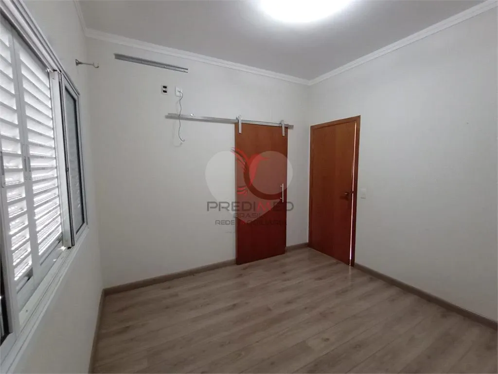 Imagem Casa de 4 quartos, 249m² no bairro Vila Antonieta I, em Lençóis Paulista