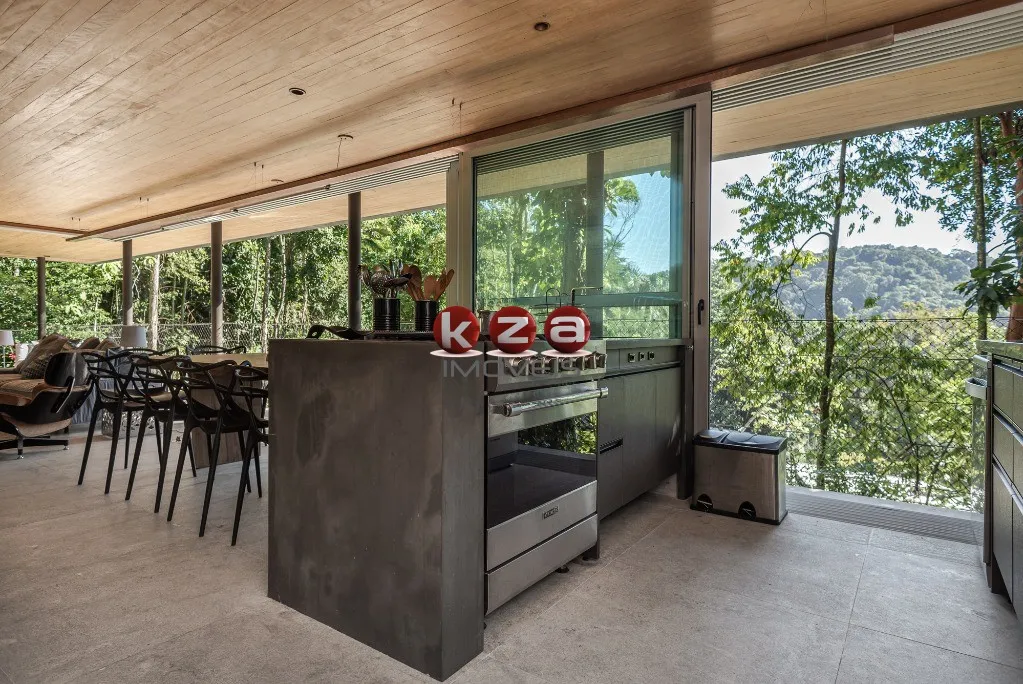Imagem Casa em Condomínio de Luxo em Bertioga-SP com 4 Quartos, 4 Suítes e 550m² de Área