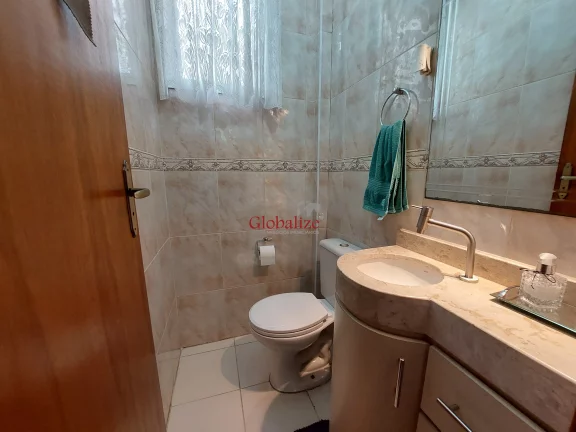 Imagem Casa com 6 Quartos e 5 banheiros à Venda, 212 m² por R$ 1.500.000