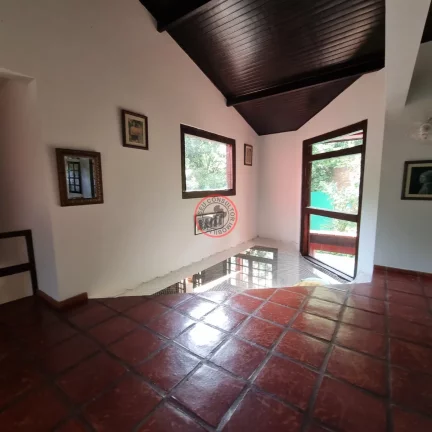 Imagem CASA COM 3 QUARTOS , SALA ESTAR ,SALA DE JANTAR, PISCINA, LAVANDERIA , ACESSO AO RIO ,BANHEIROS, LAVABO,3 VAGAS,974 mt de terreno