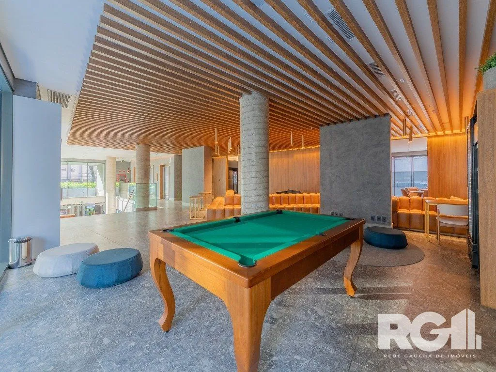 Imagem Loft de alto padrão construtivo no bairro Moinhos de Vento, planta de 29,60 m2 privativos com porcelanato, forro em gesso e aberturas em alumínio com vidros duplos.