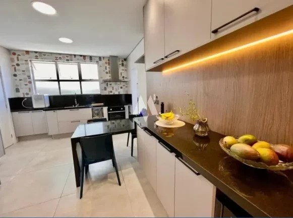 Imagem Apartamento à venda no bairro Embaré