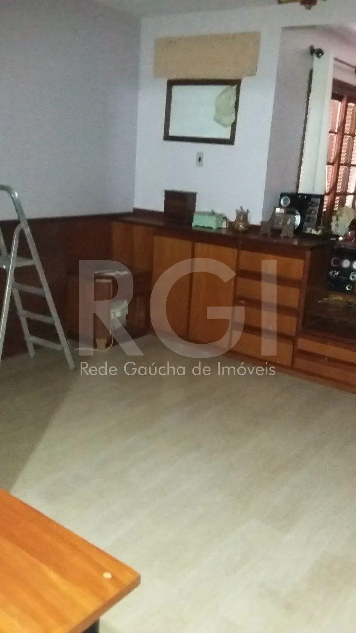 Imagem Casa com 4 quartos, 4 banheiros e amplo pátio no miolo do bairro Cidade Baixa!