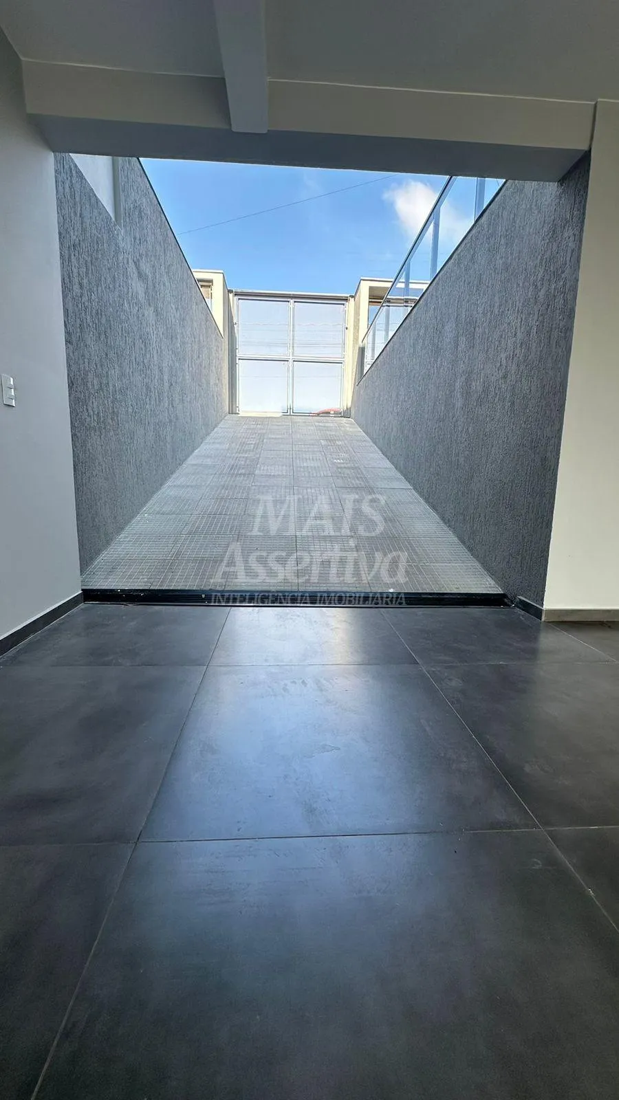 Imagem Lindo sobrado com 158,32 m2, de área privativa em terreno de 180,00 m², conta com 01 Sala de esta...