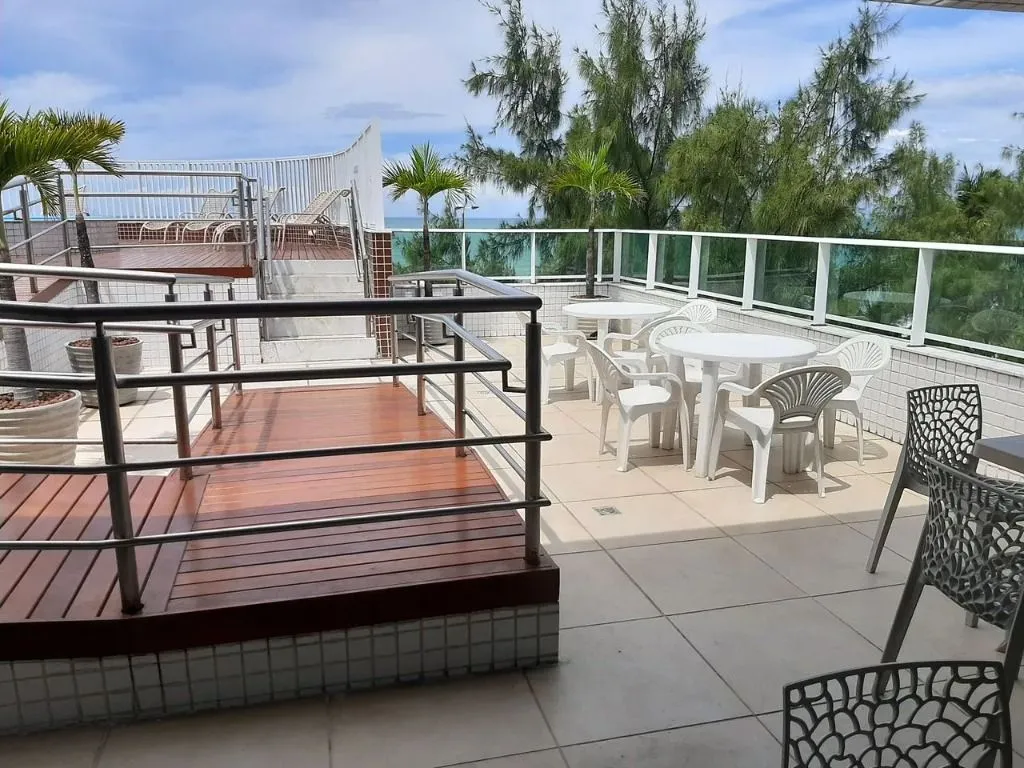 Imagem Flat mobiliado em Manaíra, vista lateral para o mar, lazer na cobertura, garagem e localização privilegiada.