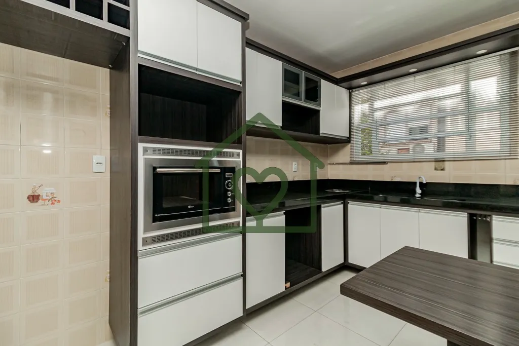 Imagem No bairro Medianeira Amplo e confortável apartamento, reformado, com 3 dormitórios, 1 suíte e 114...