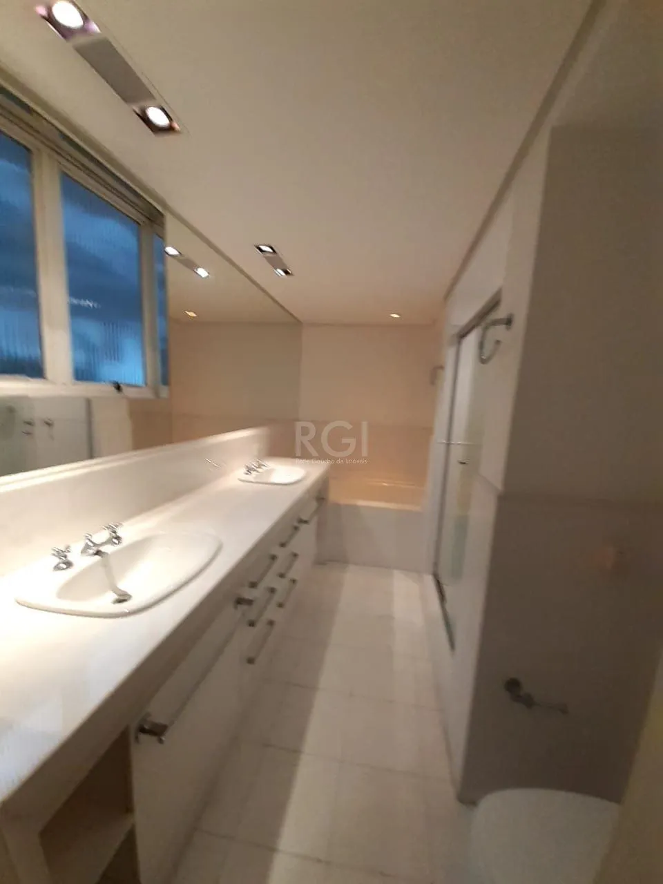 Imagem Apartamento para Venda - 230m², 4 dormitórios, sendo 1 suites, 2 vagas - Petrópolis