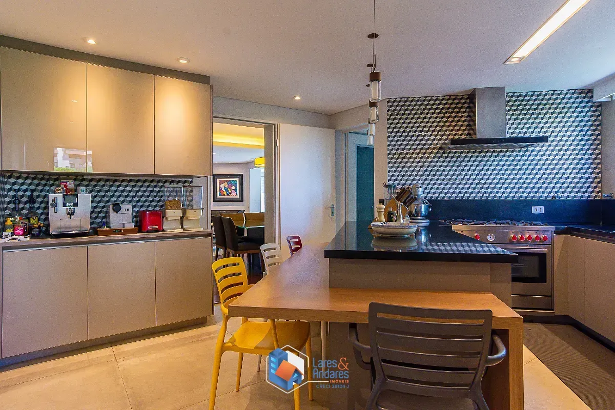 Imagem Apartamento para venda em Morumbi com 4 quartos, sendo 3 suítes, 241m²