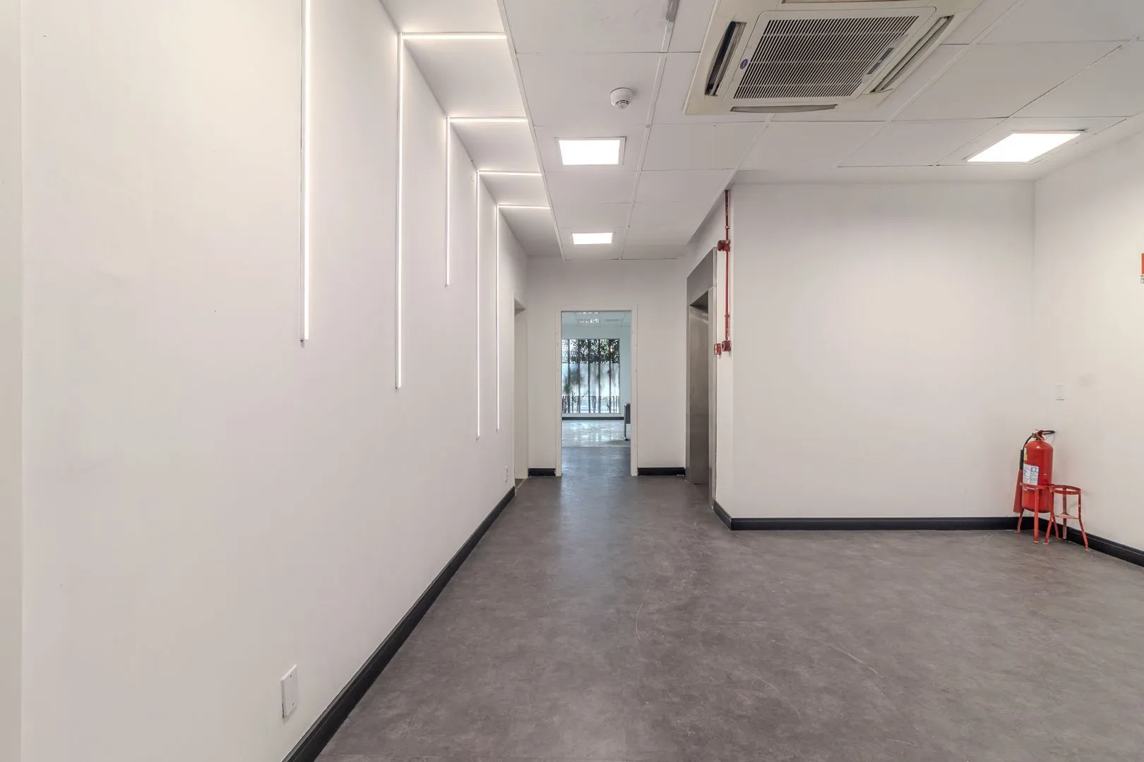 Imagem PRÉDIO COMERCIAL - COMPOSTO DE TÉRREO + 3 PAVIMENTOS