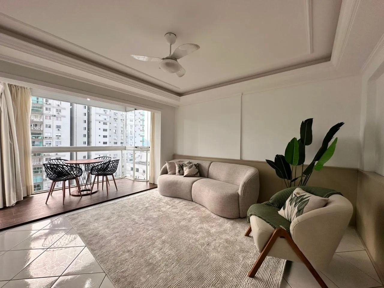 Imagem Apartamento com vista para o mar à venda com 165m2 por R$ 2.800.000,00