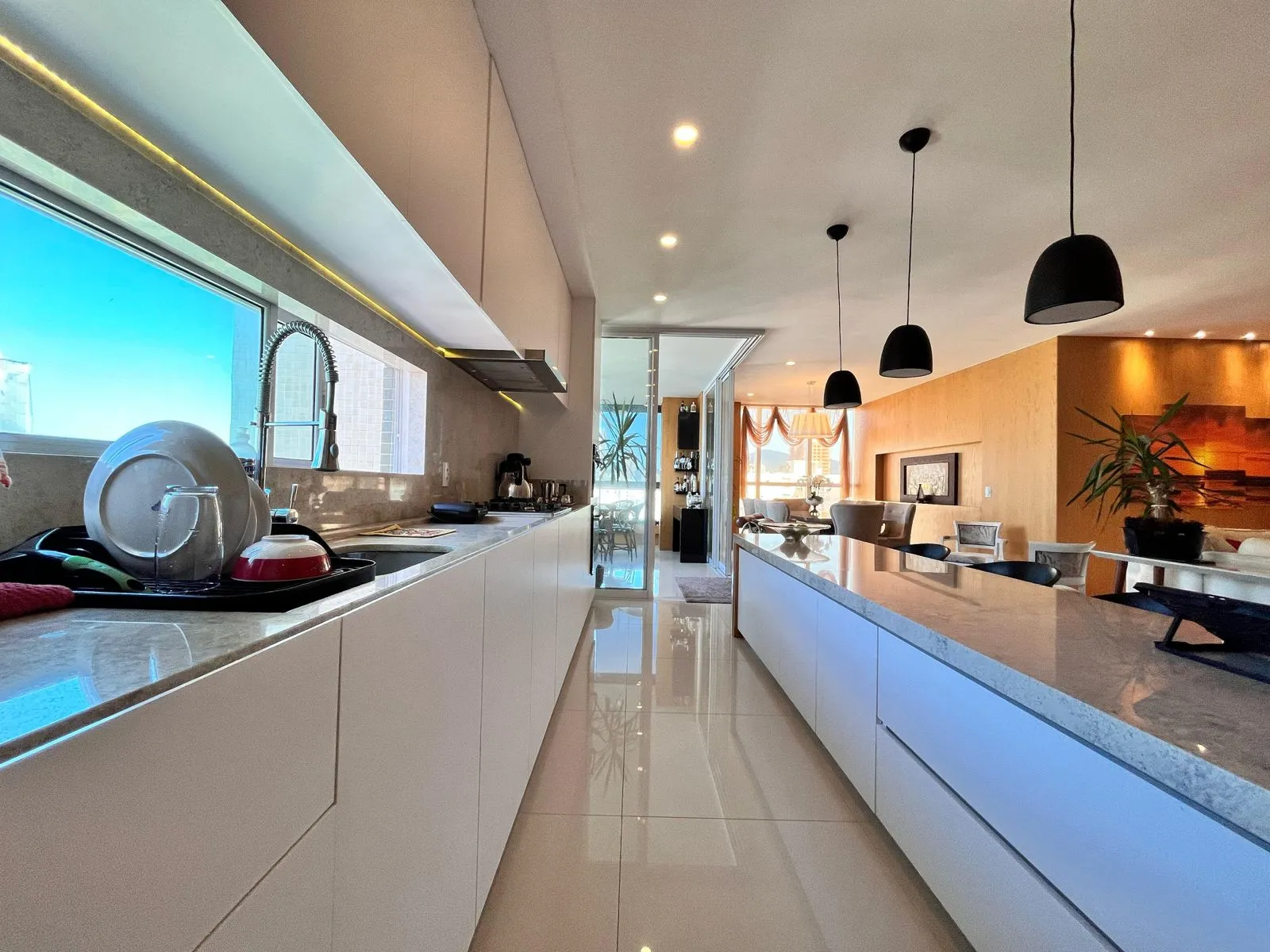 Imagem Apartamento com vista para o mar à venda com 193m2 por R$ 3.350.000,00
