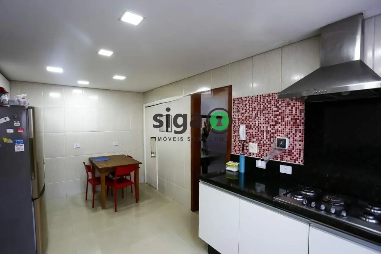 Imagem Casa à venda com 190m², 3 quartos e 3 vagas