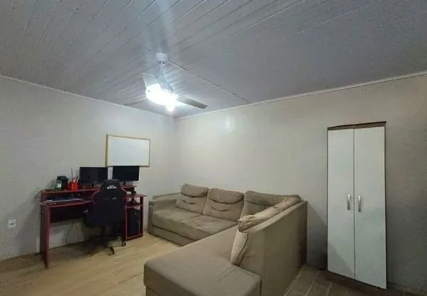 Imagem Casa no bairro Jardim do Salso com 2 dormitórios e 4 vagas