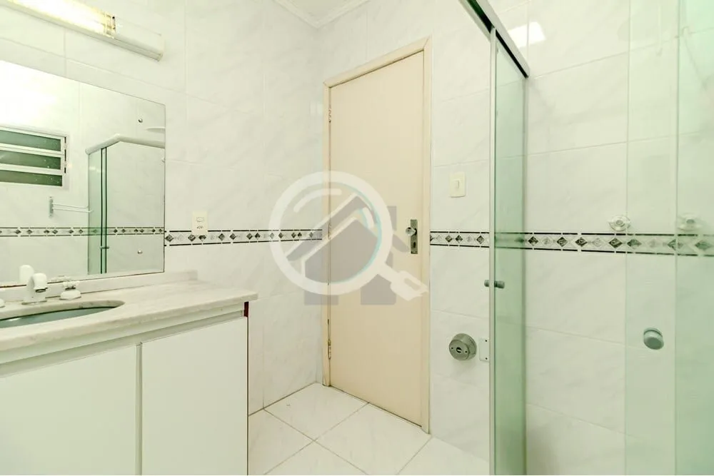 Imagem Apartamento espaçoso com 3 dormitórios, um suíte com sacada, living com 2 ambientes, banheiro soc...