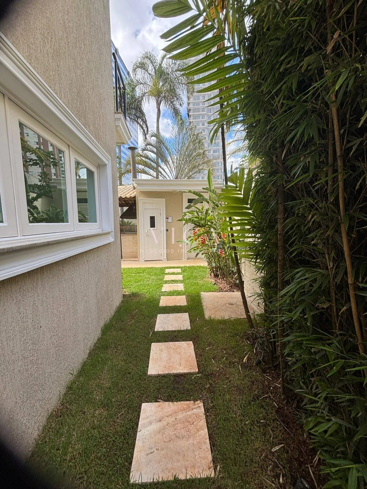 Imagem Casa para venda com 4 dormitórios, 450m2 - por R$ 3.900.000 - Alphaville