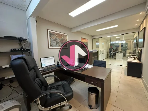 Imagem São 5 salas: piso inferior: 2 salas amplas, cozinha, recepção, banheiro social + despensa + jardi...