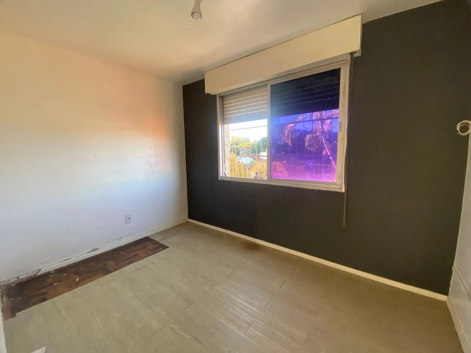 Imagem Apartamento 2 Dormitórios com Garagem Coberta à Venda no Bairro Teresópolis - Amplo, Arejado e de Frente, 67m2
