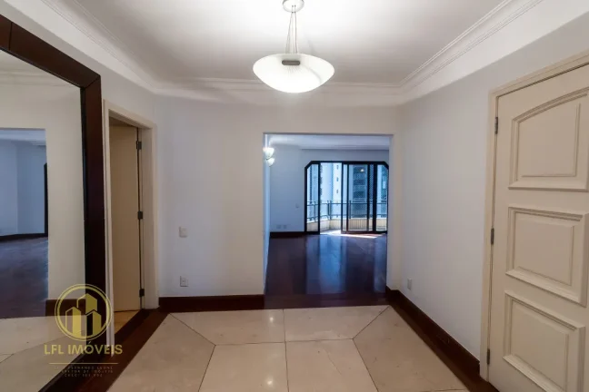 Imagem Muito espaço e privacidade no coração do Itaim Bibi: apartamento para locação, com 3 dormitórios e 3 vagas.