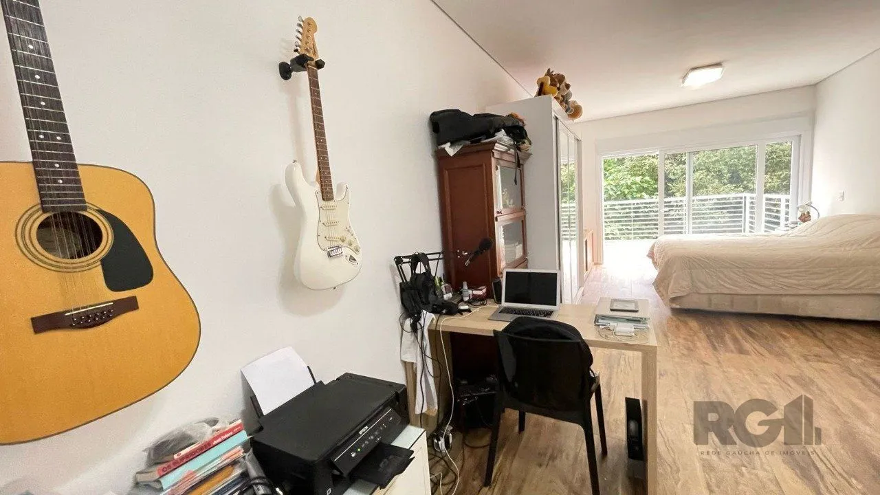 Imagem Casa em condomínio com 3 suítes, no bairro Pedra Redonda, Porto Alegre/RS