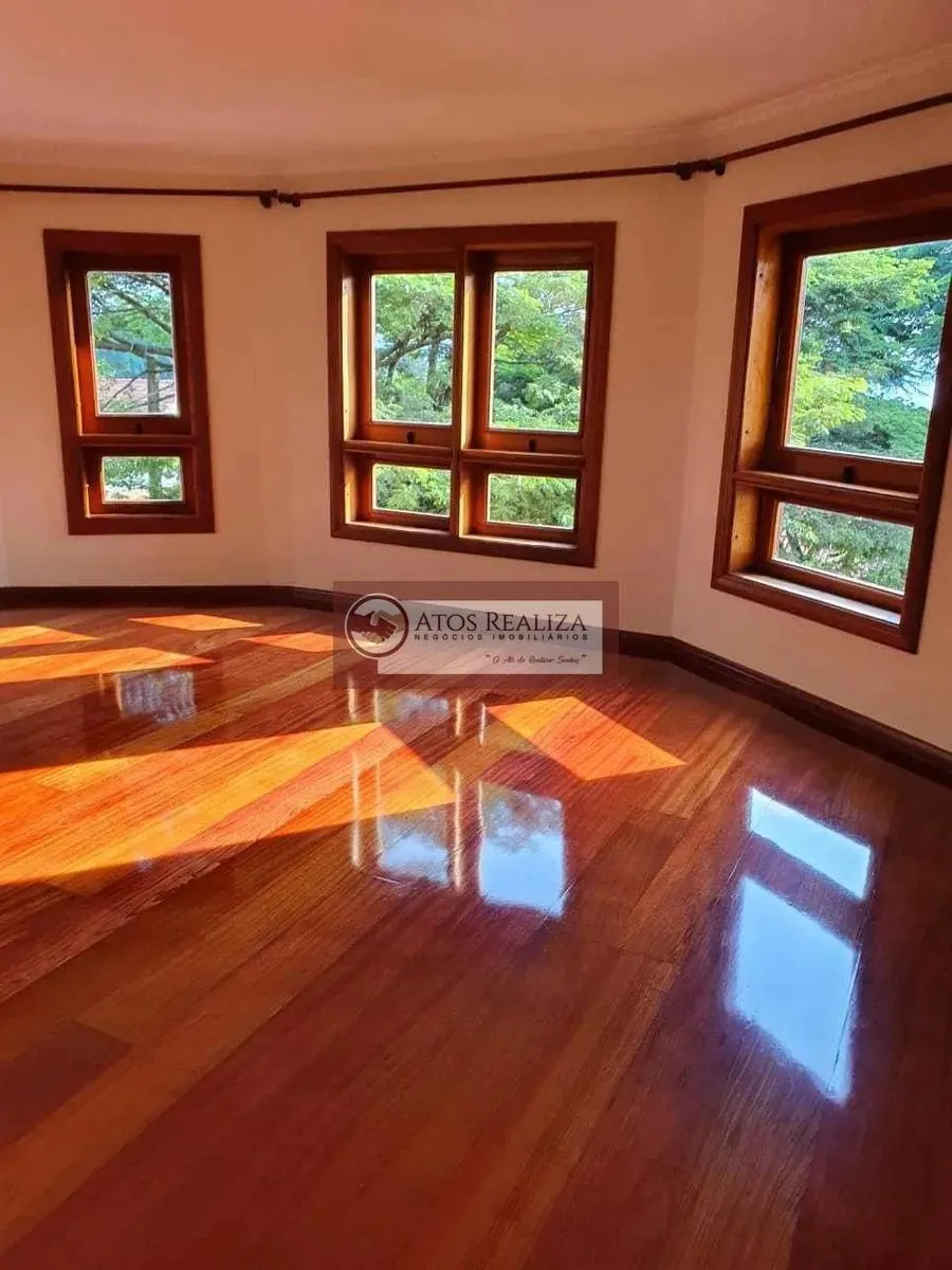 Imagem Casa a Venda no BOLSÃO Por R$ 2.600.000,00 IPTU R$ 1.900.00 - Bolsão Residencial de Interlagos Área construída 500m2, Terreno 580m2 (14,5x40m), - Vista permanente para a represa Guarapiranga, - Sal