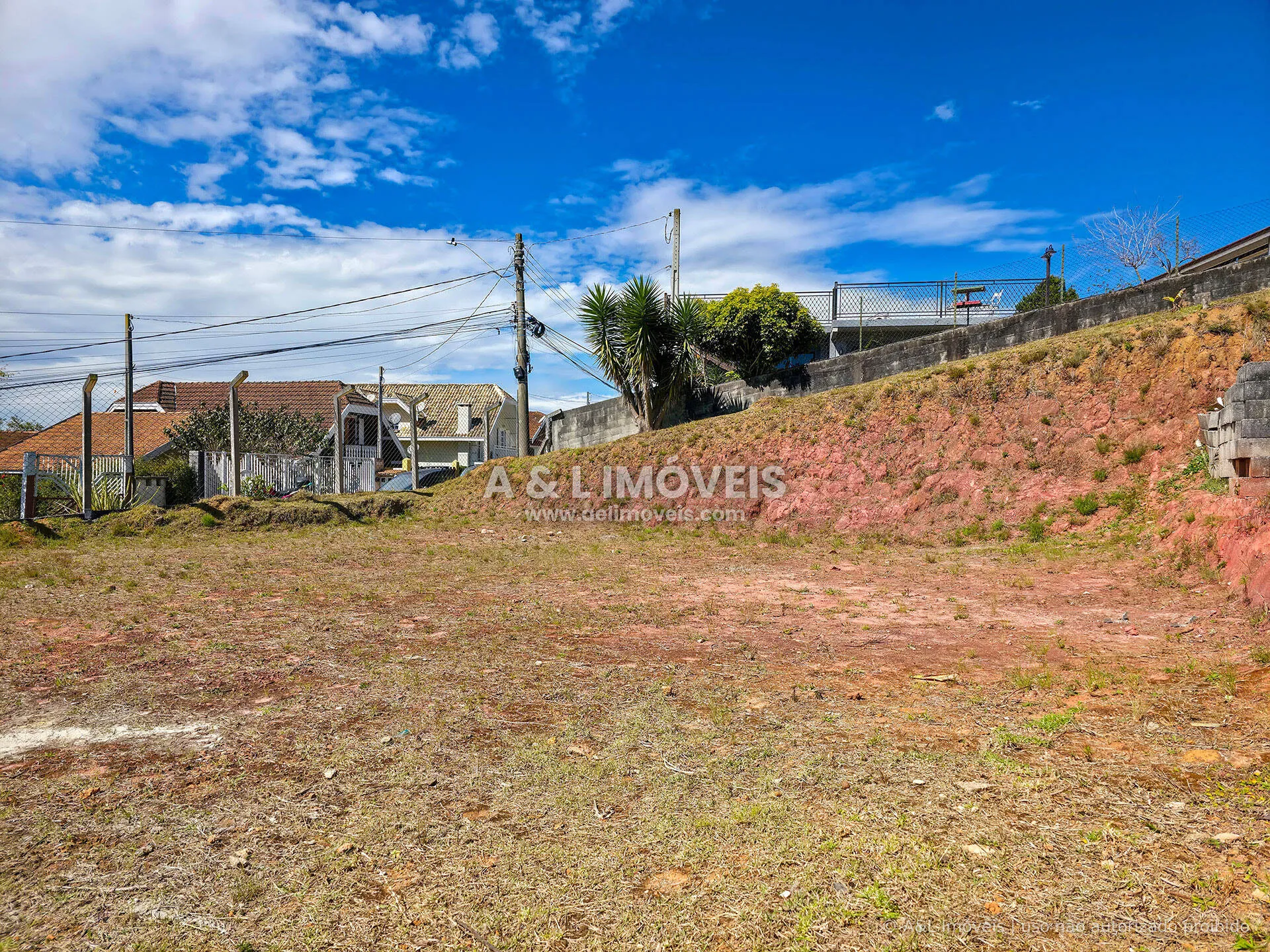 Imagem Terreno à venda em Campos do Jordão | 325,45 m² | Villagio D'Imbiry