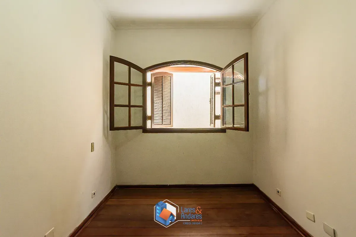 Imagem Sobrado para venda em Conjunto Residencial Butantã com 5 quartos, sendo 2 suítes, 187m²