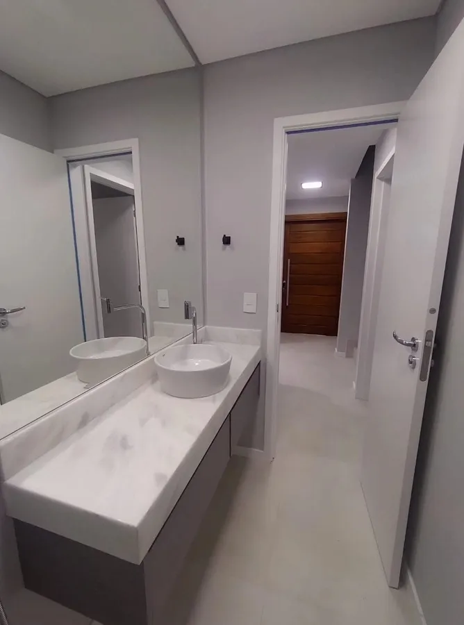 Imagem Sobrado em condominio com vista de frente pra a pedra grande