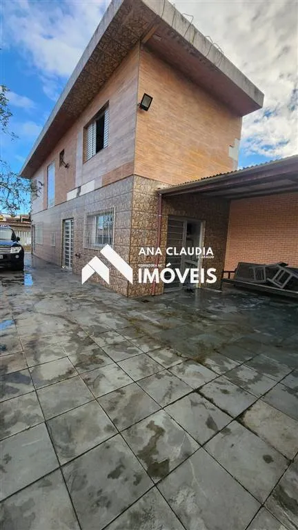 Imagem Casa a venda em Mongaguá, lote inteiro