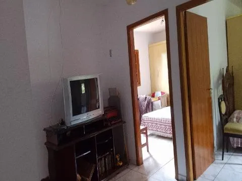 Imagem VENDA DE CASA NO COPACO, EM ARUJÁ/SP, 147m² com 3 suítes, quintal amplo, churrasqueira, sala de estar e jantar e garagem coberta. CONSULTE-NOS.