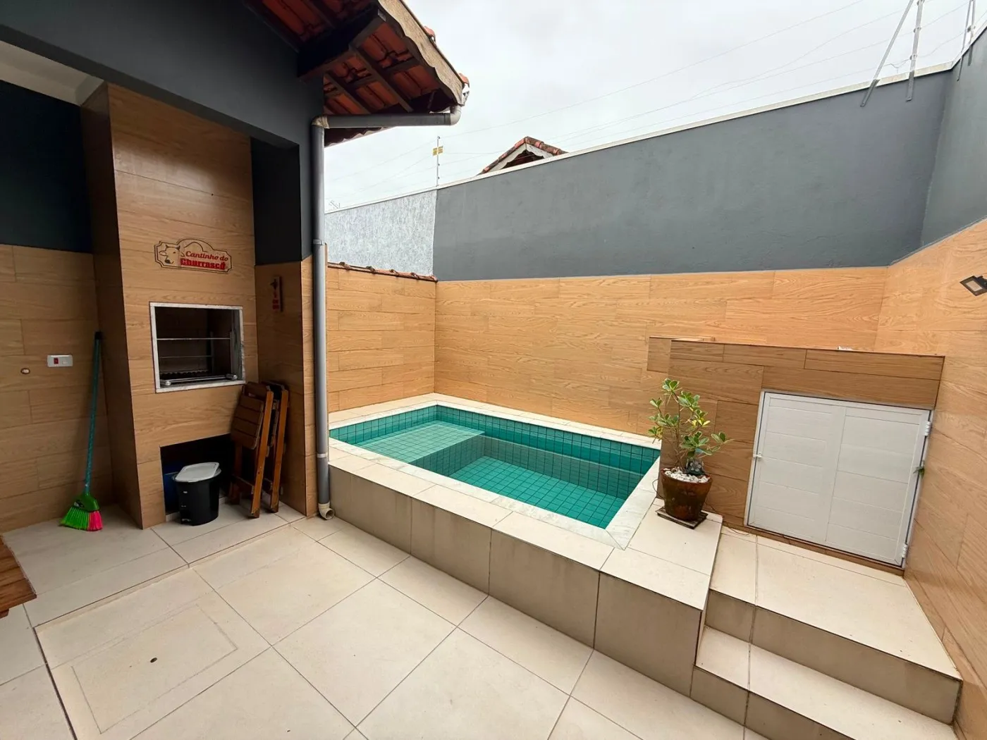 Imagem Casa para Venda em Mongaguá, Itaóca, 2 dormitórios, 1 suíte, 1 banheiro, 2 vagas