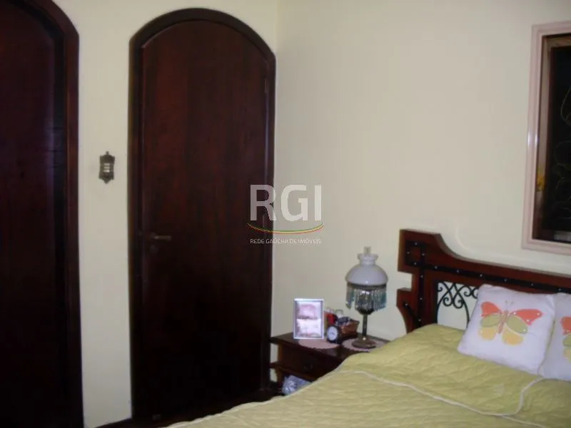 Imagem Casa para Venda - 200m², 4 dormitórios, sendo 1 suites, 4 vagas - Jardim Lindóia