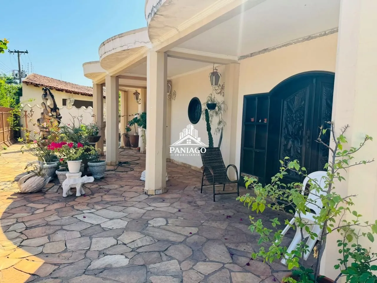 Imagem Casa com 5 quartos sendo 3 suites e 2 salas amplas