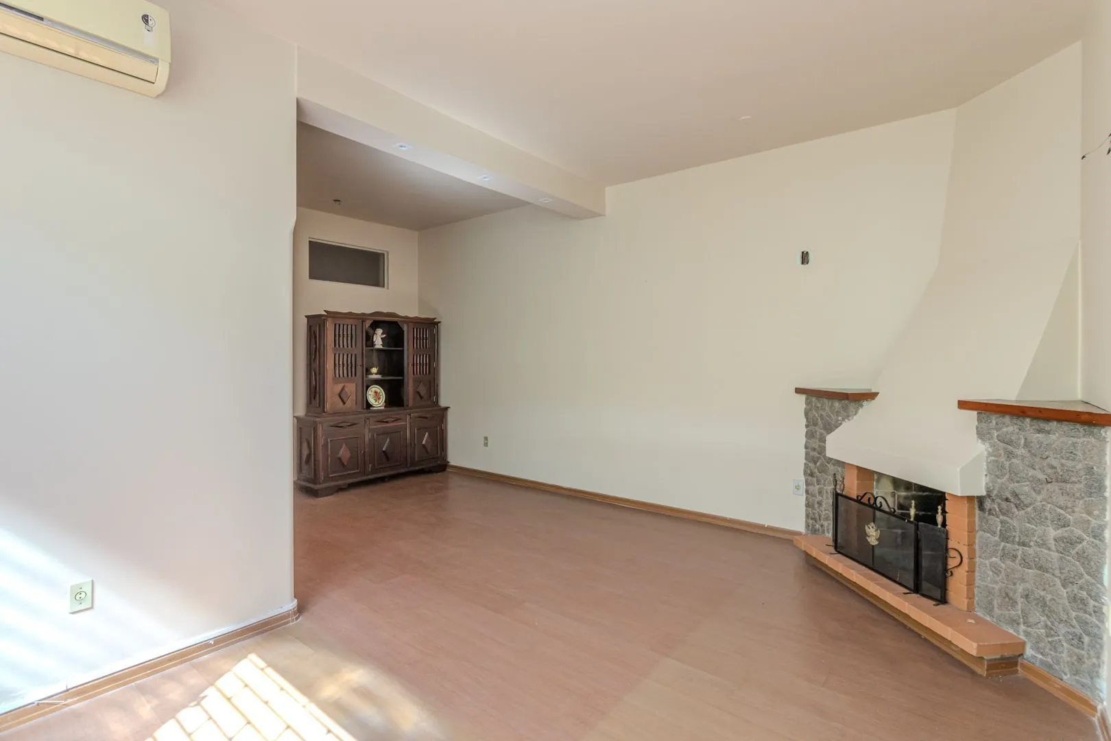 Imagem Casa sobrado no Partenon com 5 dormitórios e 4 vagas