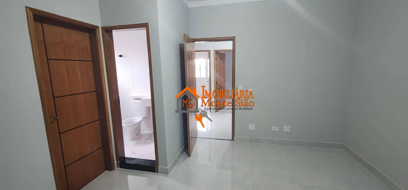 Imagem Sobrado com 3 dormitórios à venda, 186 m² por R$ 930.000,00 - Carmela III - Guarulhos/SP