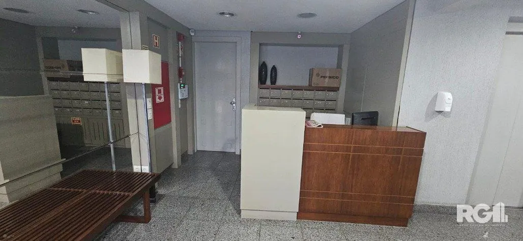 Imagem Lindo Apartamento Mobiliado de 1 domitório com 1 Suíte e Sacada