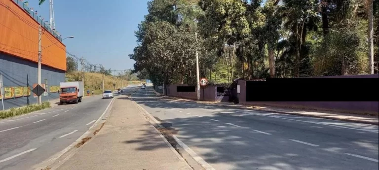 Imagem LINDA CHÁCARA RODOVIA ARMANDO SALLES ITAPECERIA SERRA ÁREA 9.147,79 M MURADA POÇO PAISAGISMO PRÓXIMO AO ATACADÃO