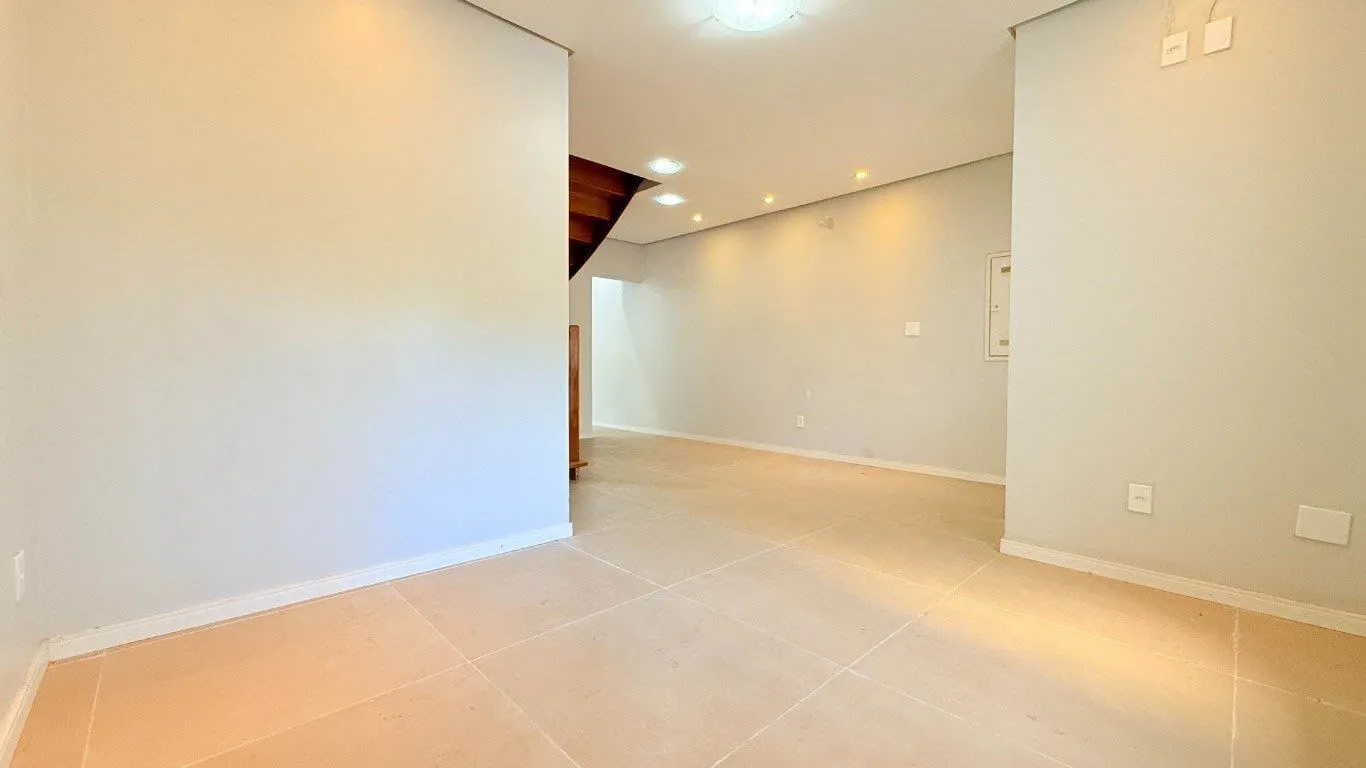 Imagem CASA 230m² 5 QUARTOS/SALAS, 3 VAGAS DE GARAGEM - USO RESIDENCIAL OU COMERCIAL